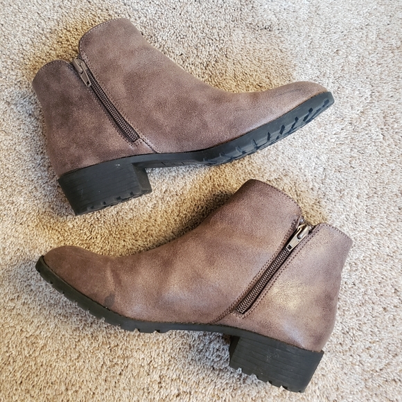 Me too Brown Ankle Booties Size 7.5 - Picture 3 of 7